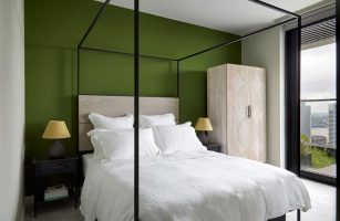 Canary Wharf Apartment, London / Slightly Quirky
