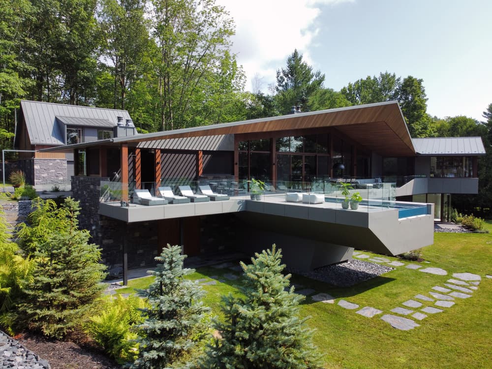 Memphremagog Lake Residence in Magog, Canada / MU Architecture