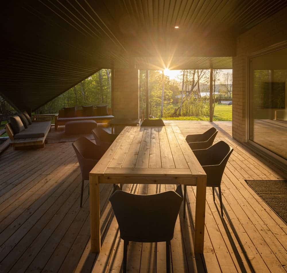 Residence-Office Near a Lake in Quebec