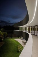 The Curved White House in Portugal