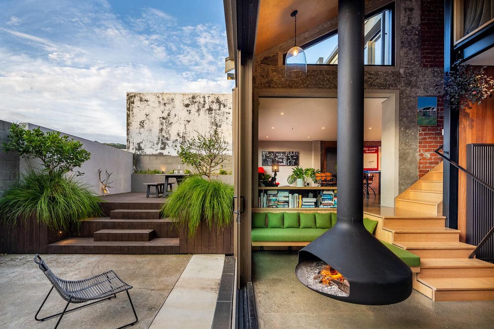 Carbonic Ice Apartment / John Mills Architects