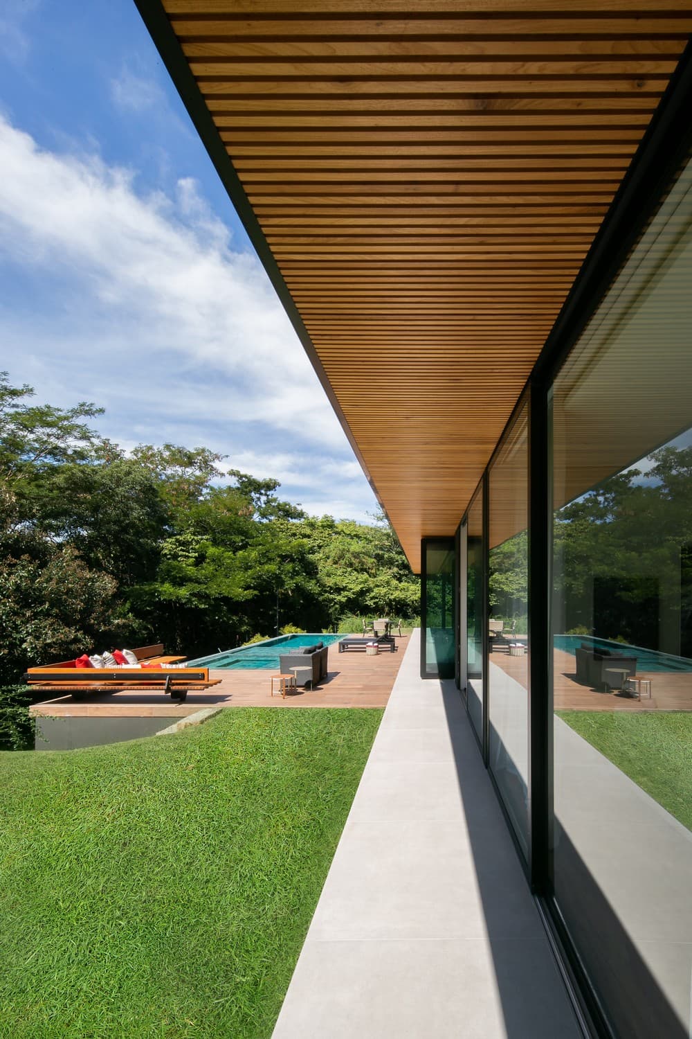 BM Residence, Brazil / Belluzzo Martinhao Arquitetos
