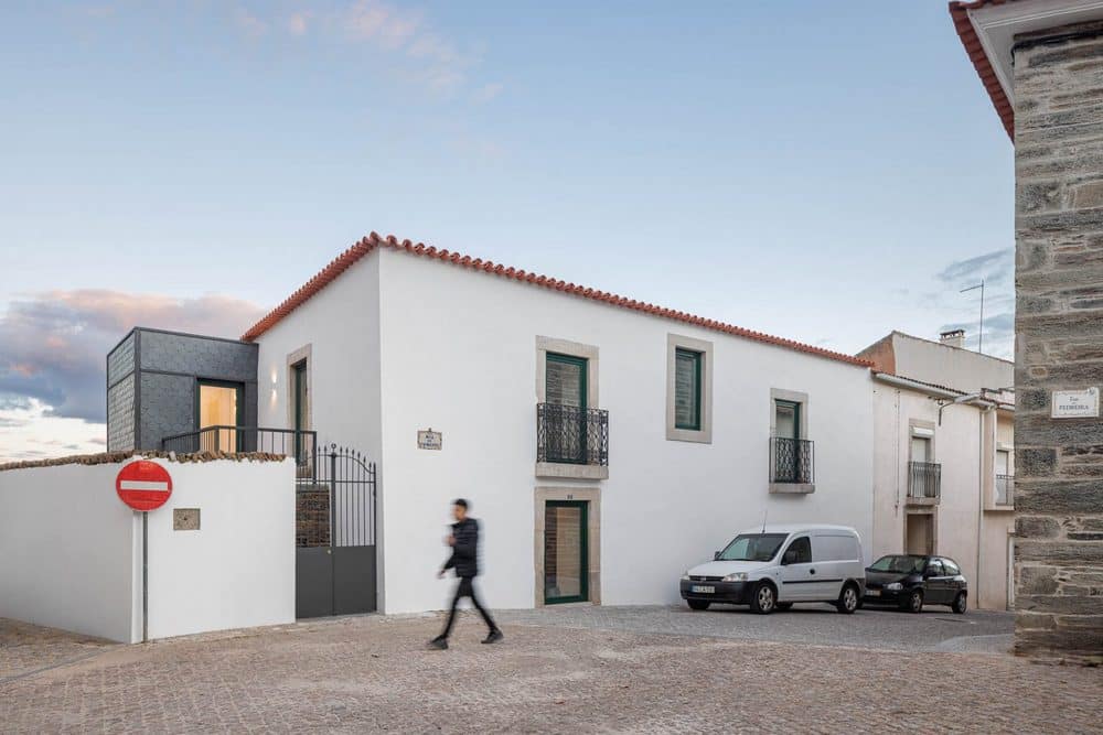 Caldeira House by Filipe Pina Arquitectura