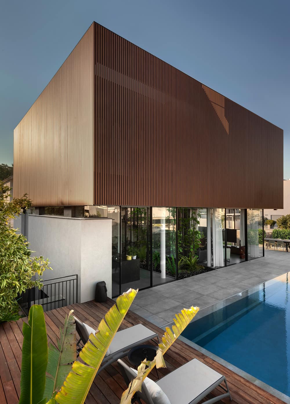 The Floating Box House by Israelevitz Architects