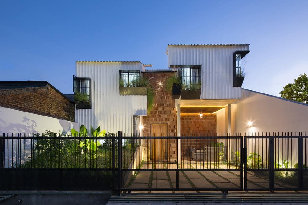 Kampoong In House by Ismail Solehudin Architecture