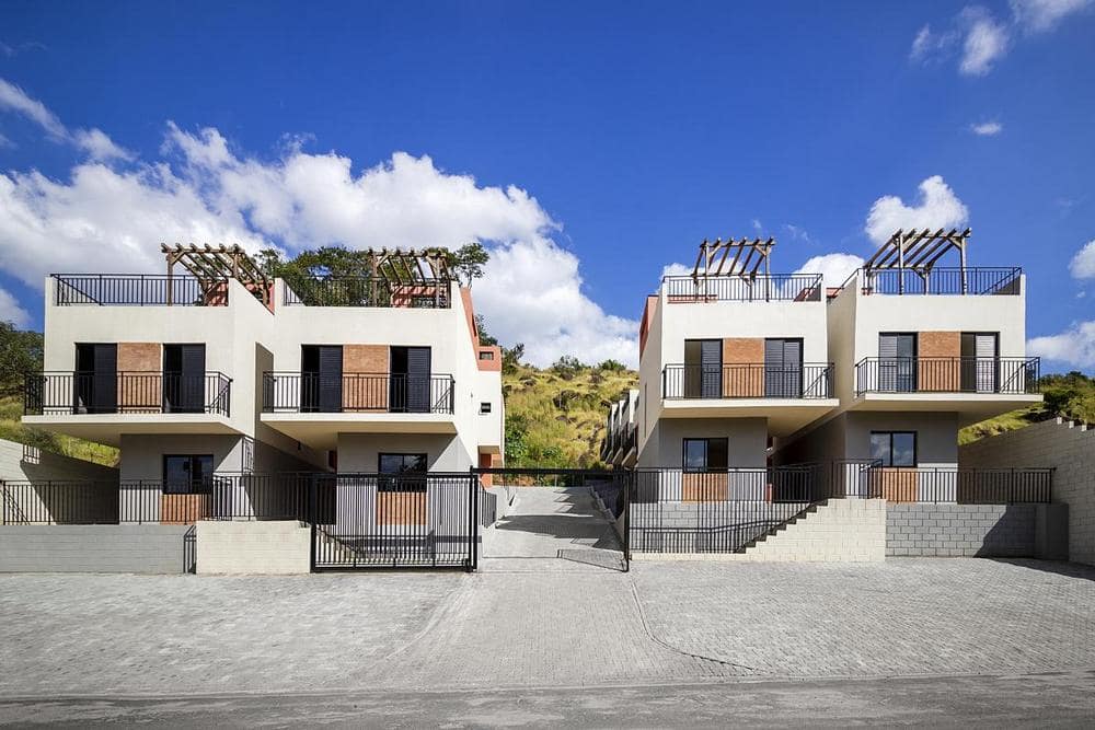 Solarium Popular Houses by TAU Arquitetos