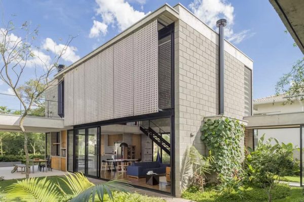 Courtyard House for Two Boys / Shieh Arquitetos Associados