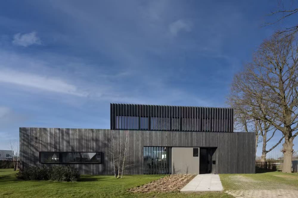 Silky Black House by Joris Verhoeven Architectuur
