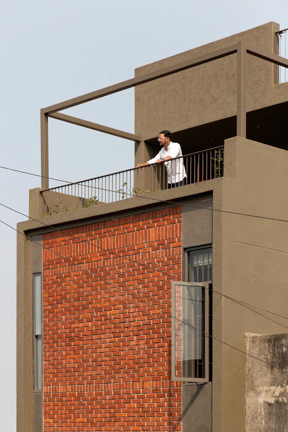 The Brick Box / Dhanesh Gandhi Architects