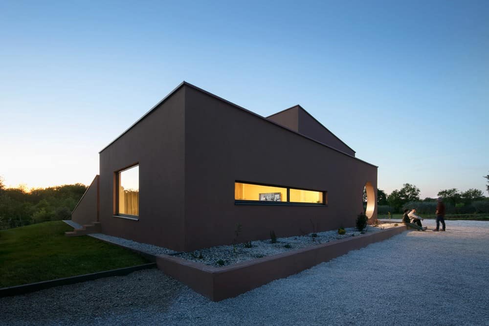 Red Soil House by Konzola Arhitektura
