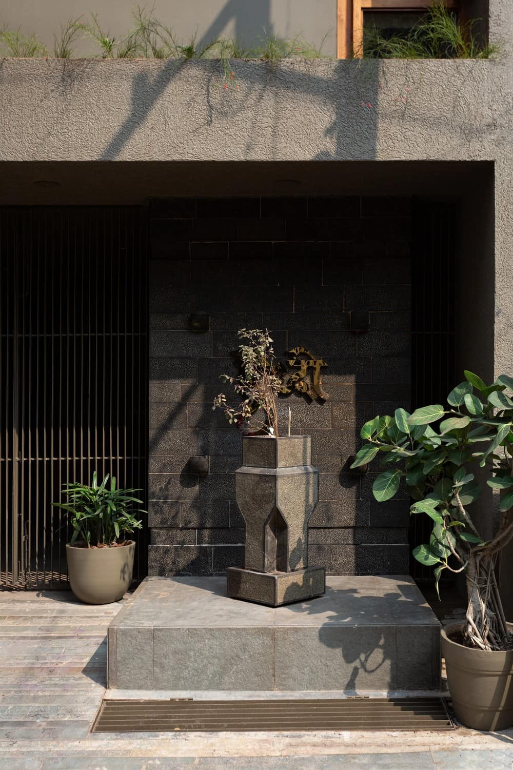 The Brick Box / Dhanesh Gandhi Architects