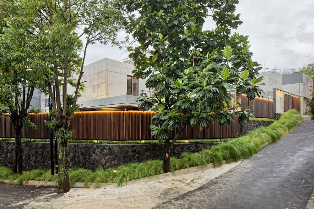 Cascading House / Tamara Wibowo Architects
