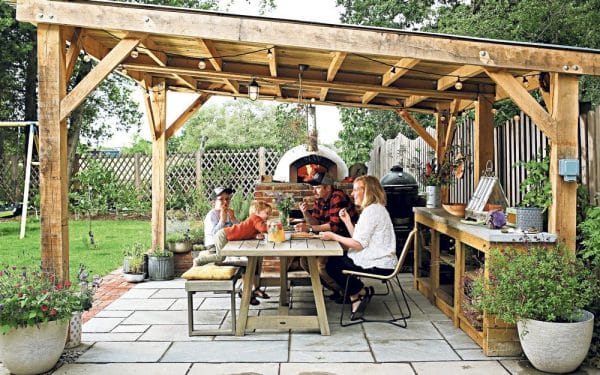 How to Create an Elegant Outdoor Kitchen in Your Back Garden