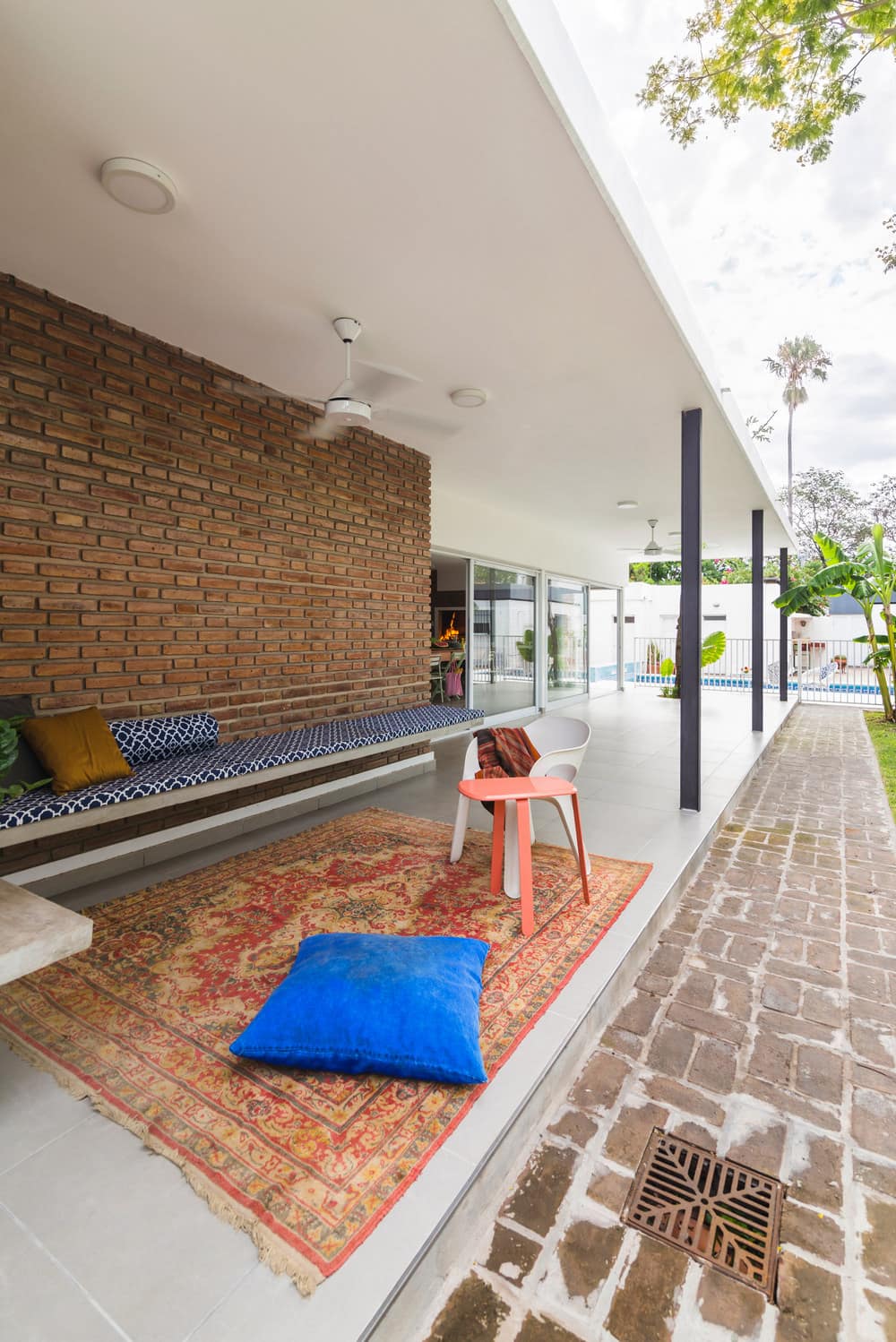 El Quincho Guesthouse / Colombo and Serboli Architecture