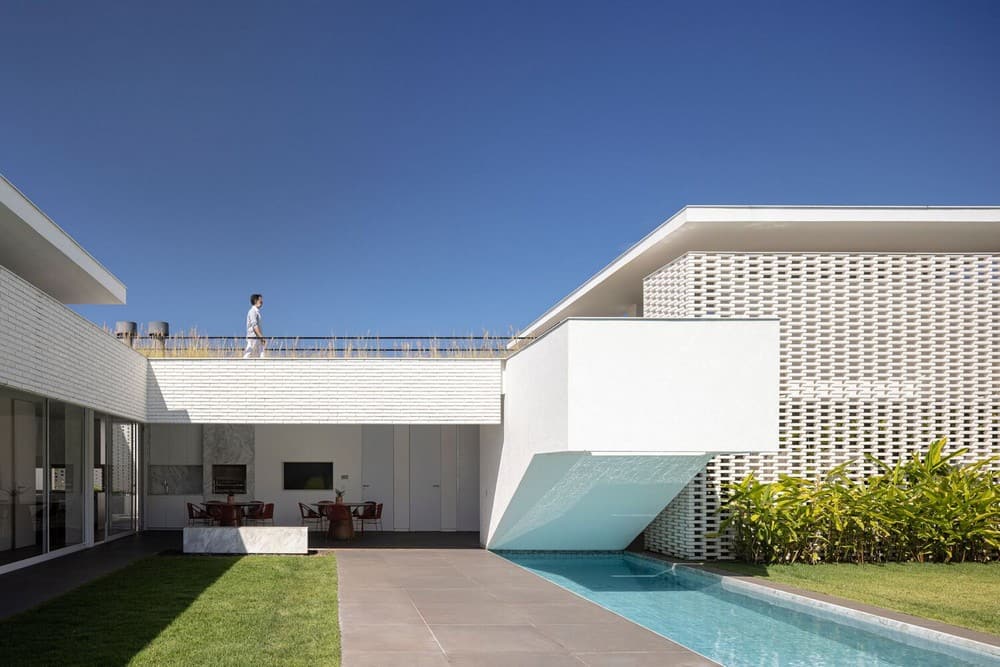 White Bricks House / BLOCO Arquitetos