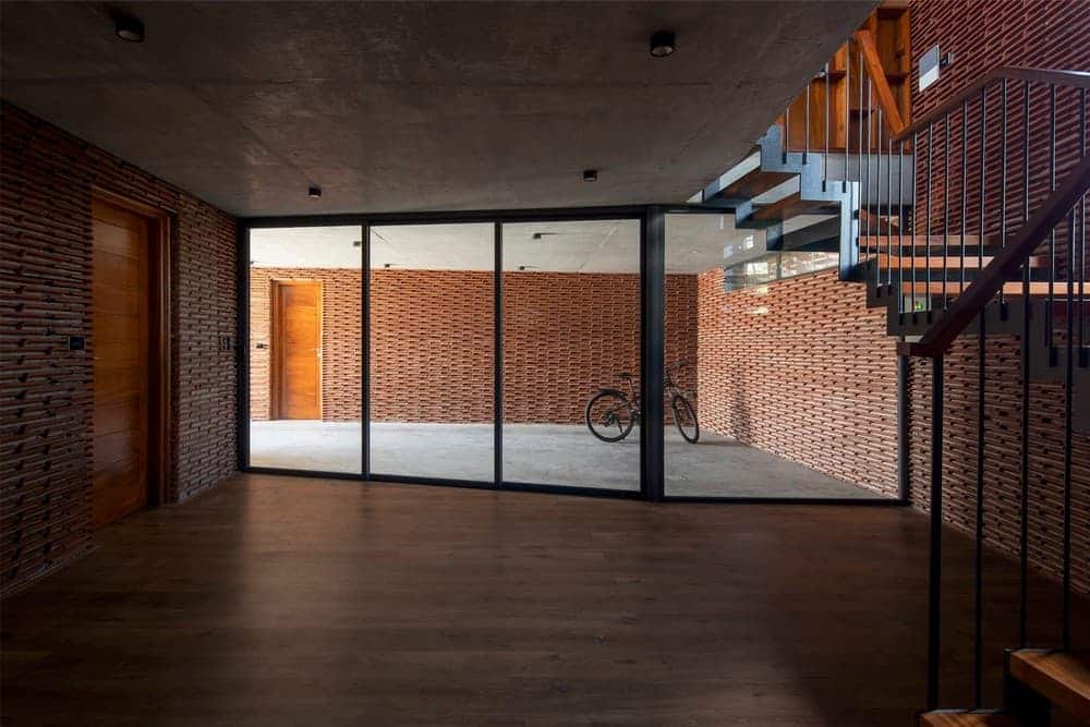 Tile Nest House / H&P Architects
