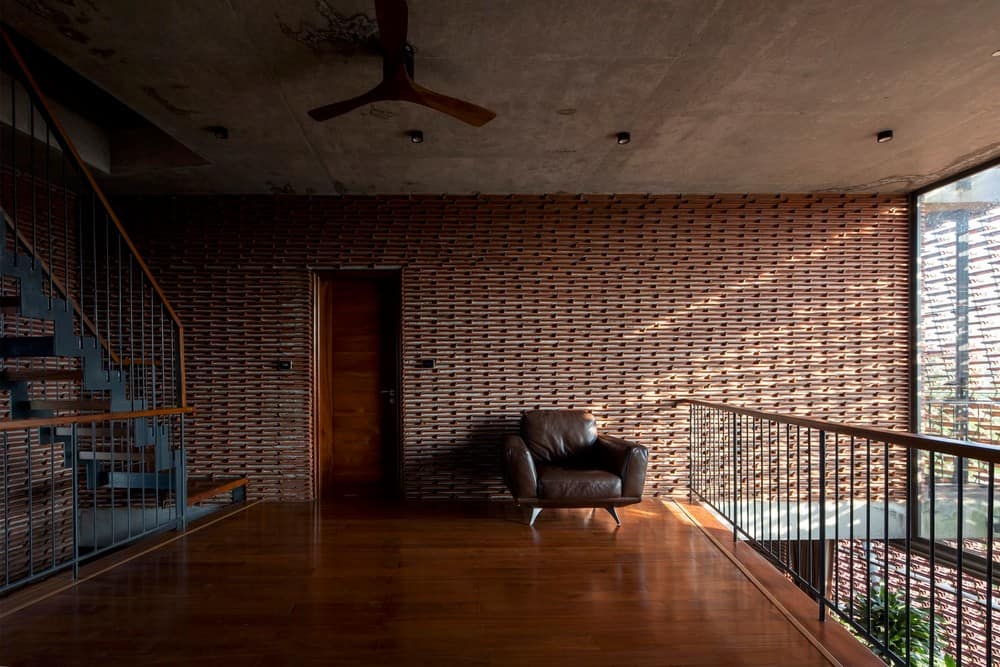 Tile Nest House / H&P Architects