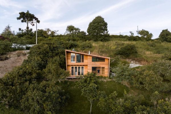 Perucho House / Pedro Calle + El Sindicato Arquitectura