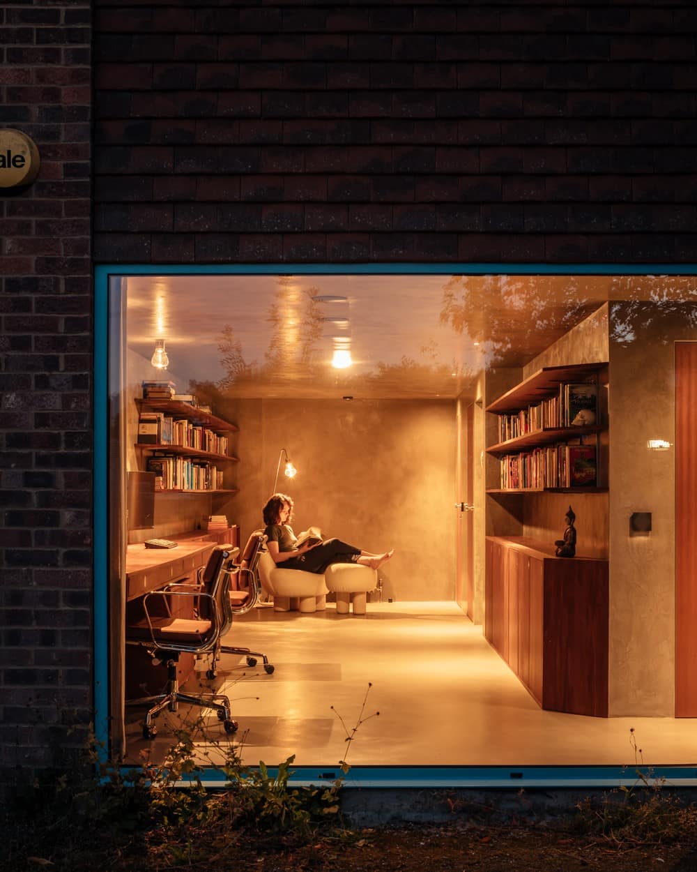 Home Office for a Neurosurgeon and a Software Engineer in a 30 sqm Garage Conversion