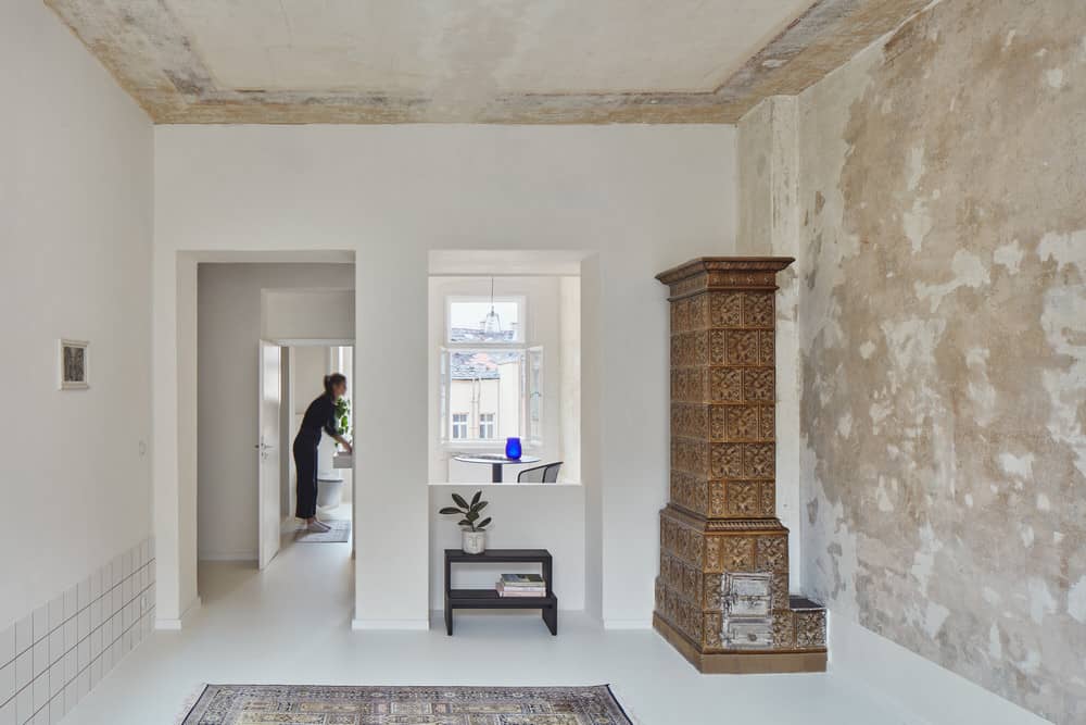 Karlovy Vary Apartment / Plus One Architects