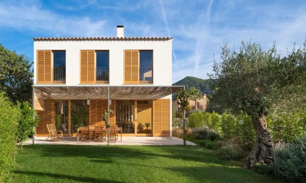 Puigpunyent Eco-Passive House / Miquel Lacomba Architects