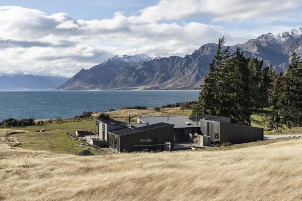 Lake Hāwea House / Condon Scott Architects