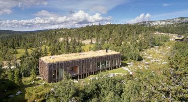 Skigard Hytte / Mork-Ulnes Architects