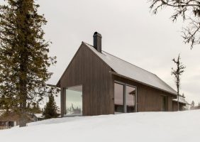 Trippel Hytte / Mork-Ulnes Architects