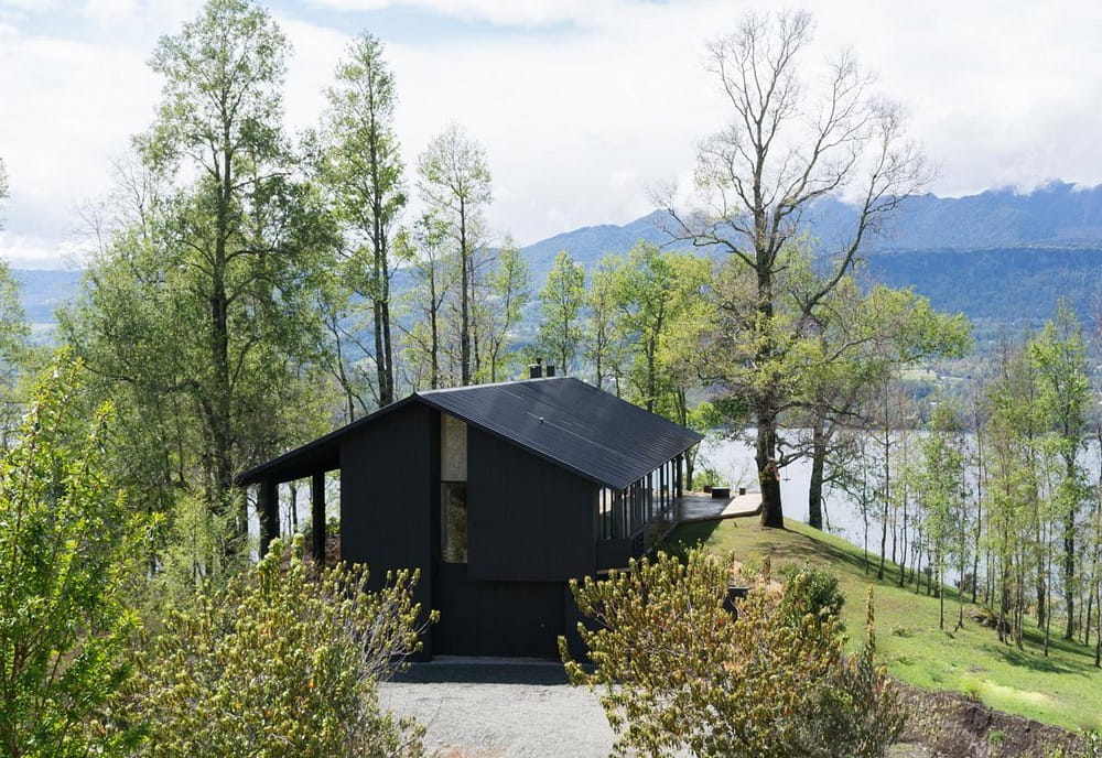 Calafquen Lake House / Claro + Westendarp Arquitectos