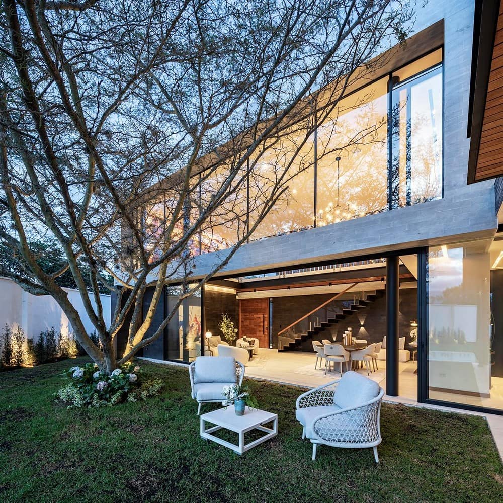House Between Trees / A1 Arquitectura Avanzada
