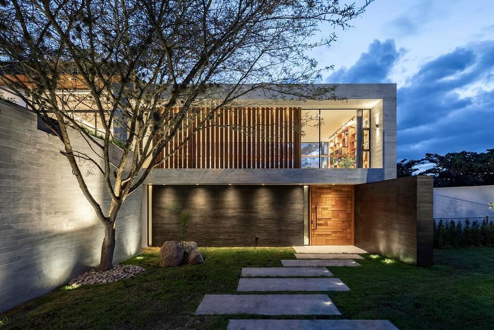 House Between Trees / A1 Arquitectura Avanzada