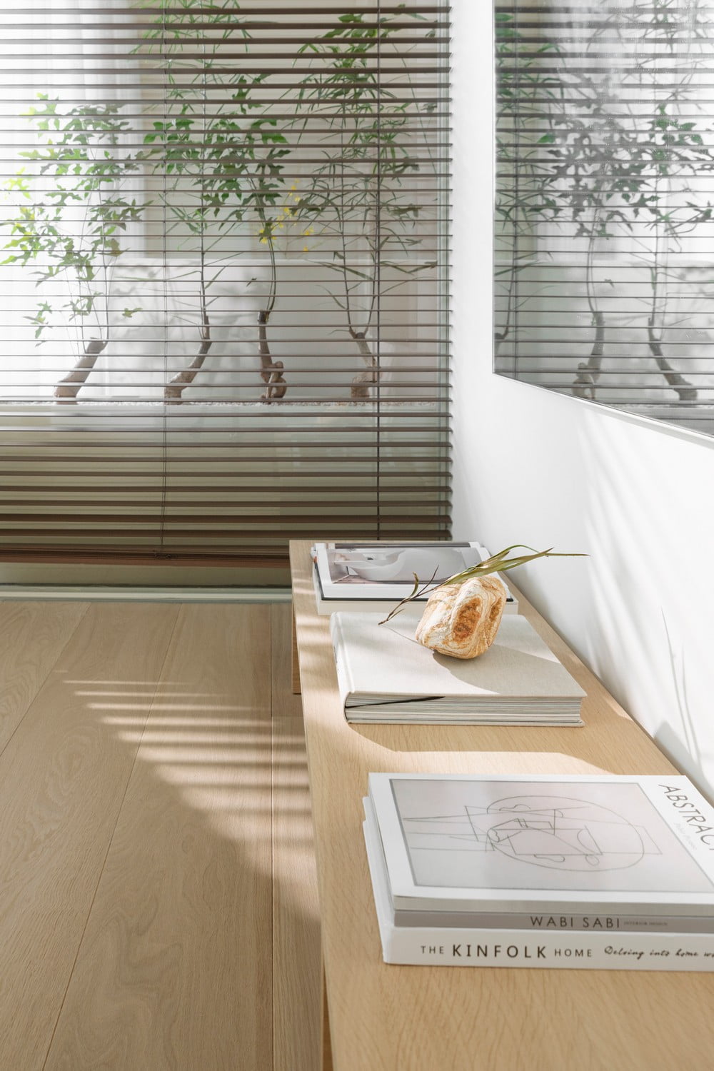 The Simple Apartment / EINKO & Argi Studio