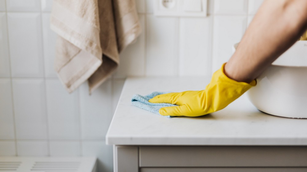 How to Deep Clean Your Bathroom - An Effective Checklist