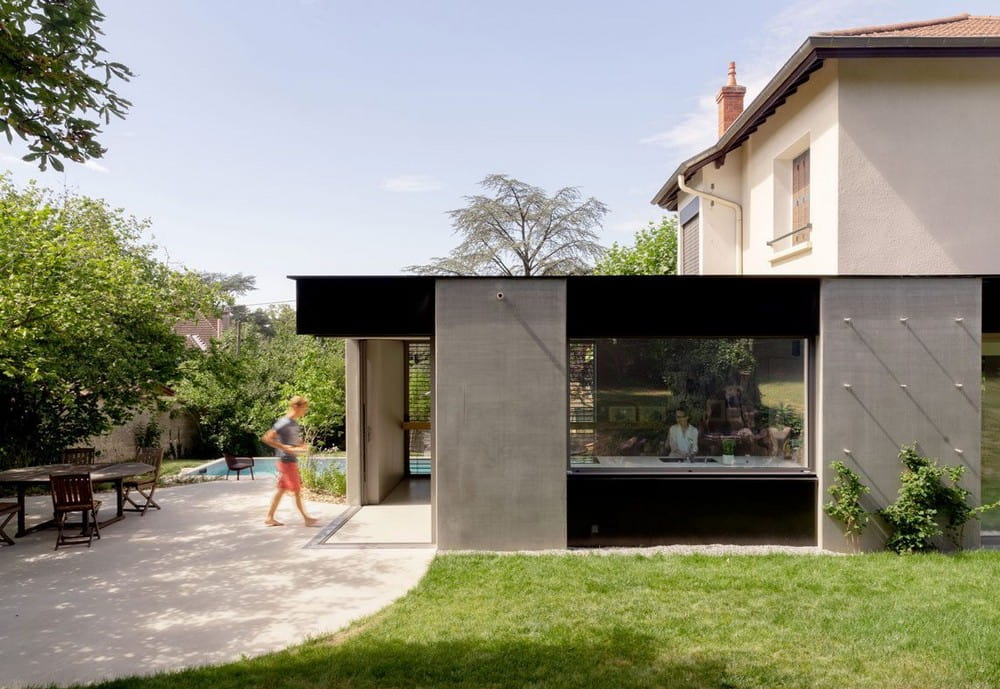 Concrete Contemporary Extension / Dank Architectes