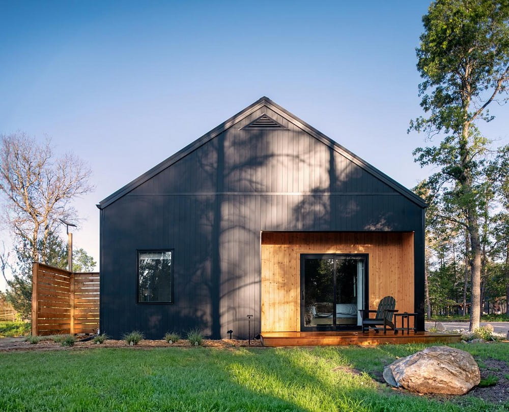 The Uncommon Ranch : A Sustainable Farm Dwelling built in 7 days!