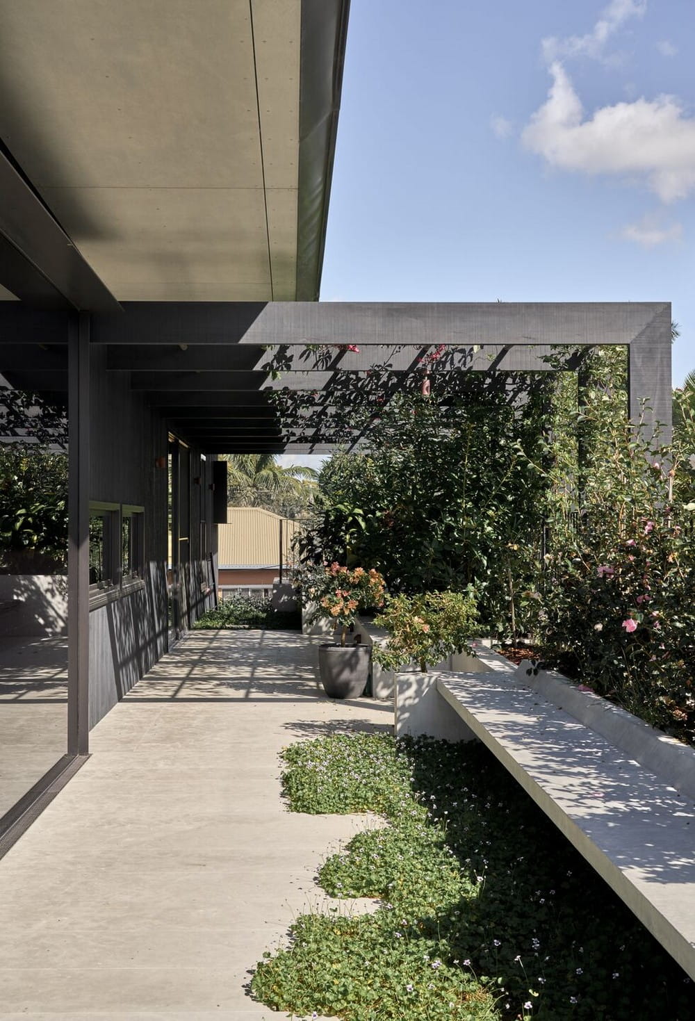 Mona Lane House / Harley Graham Architects