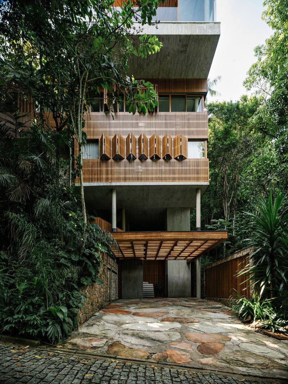 Iporanga House / Marina Salles Arquitetura e Interiores