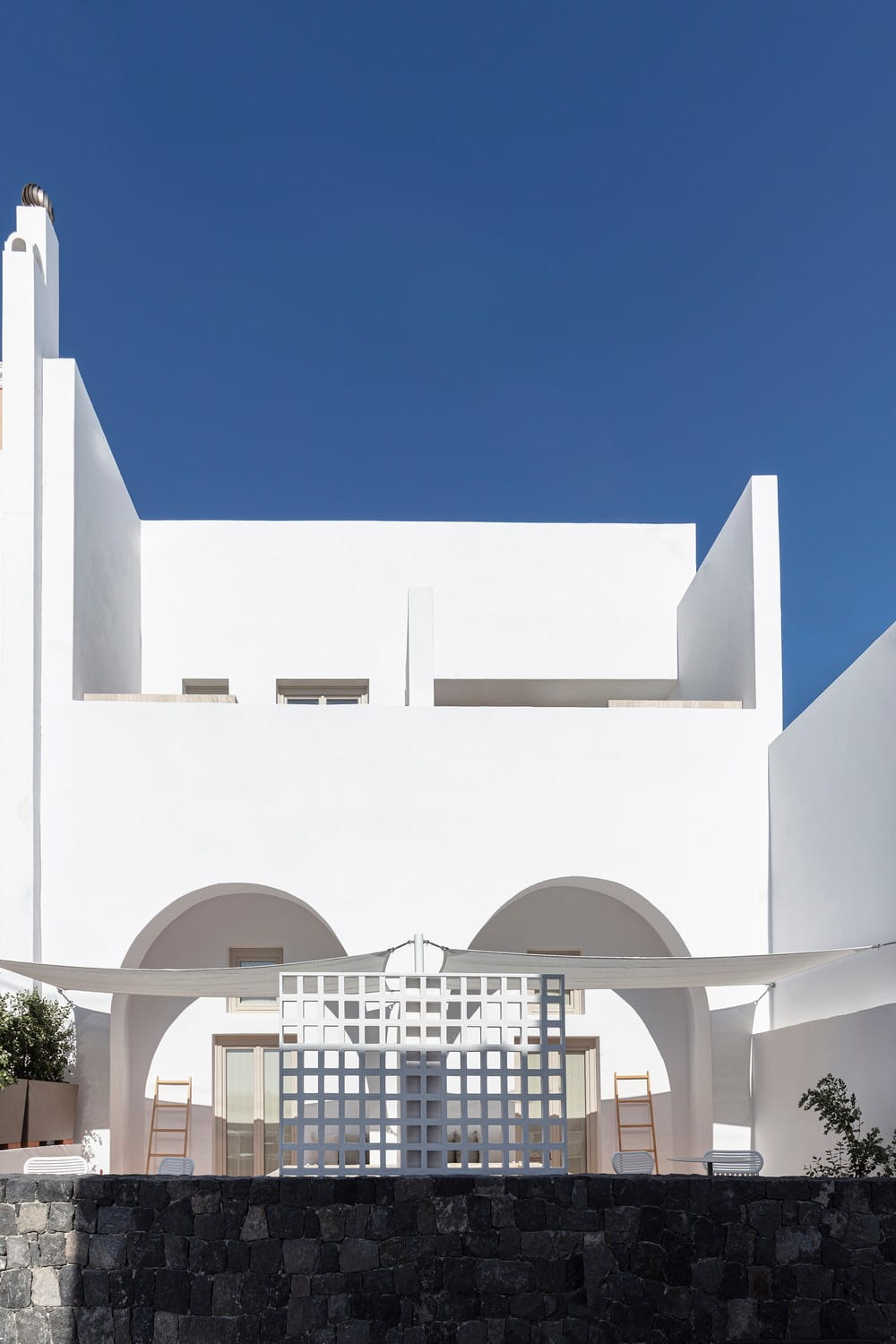 Ethos Vegan Hotel in Fira / Kapsimalis Architects