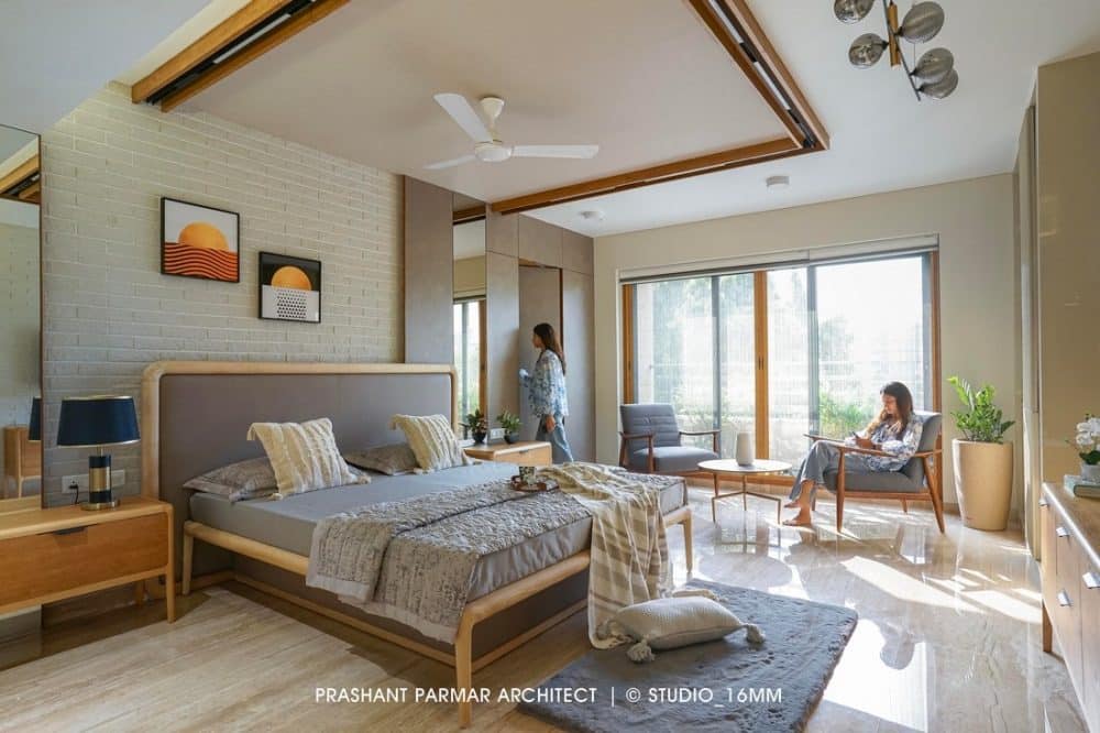master bedroom, 5BHK Apartment, Prashant Parmar Architect | Shayona Consultants