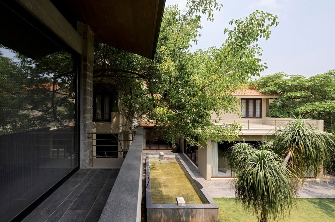 Backyard Pad / Dev & Kaushik Architects