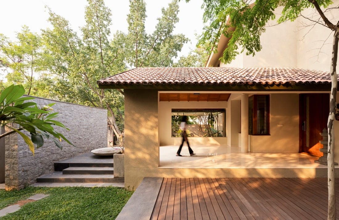 Backyard Pad / Dev & Kaushik Architects