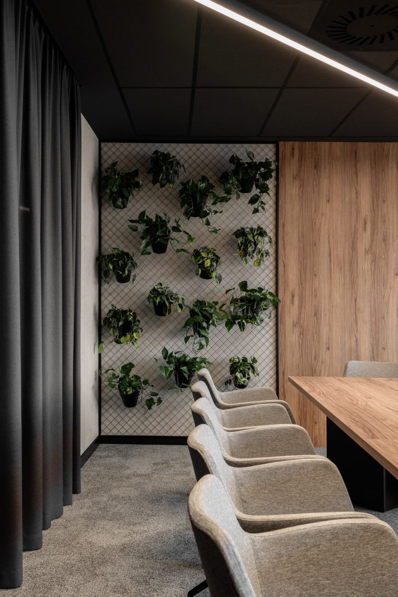 meeting room, green wall