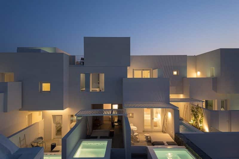 Neo Suites Boutique Hotel in Santorini / Kapsimalis Architects