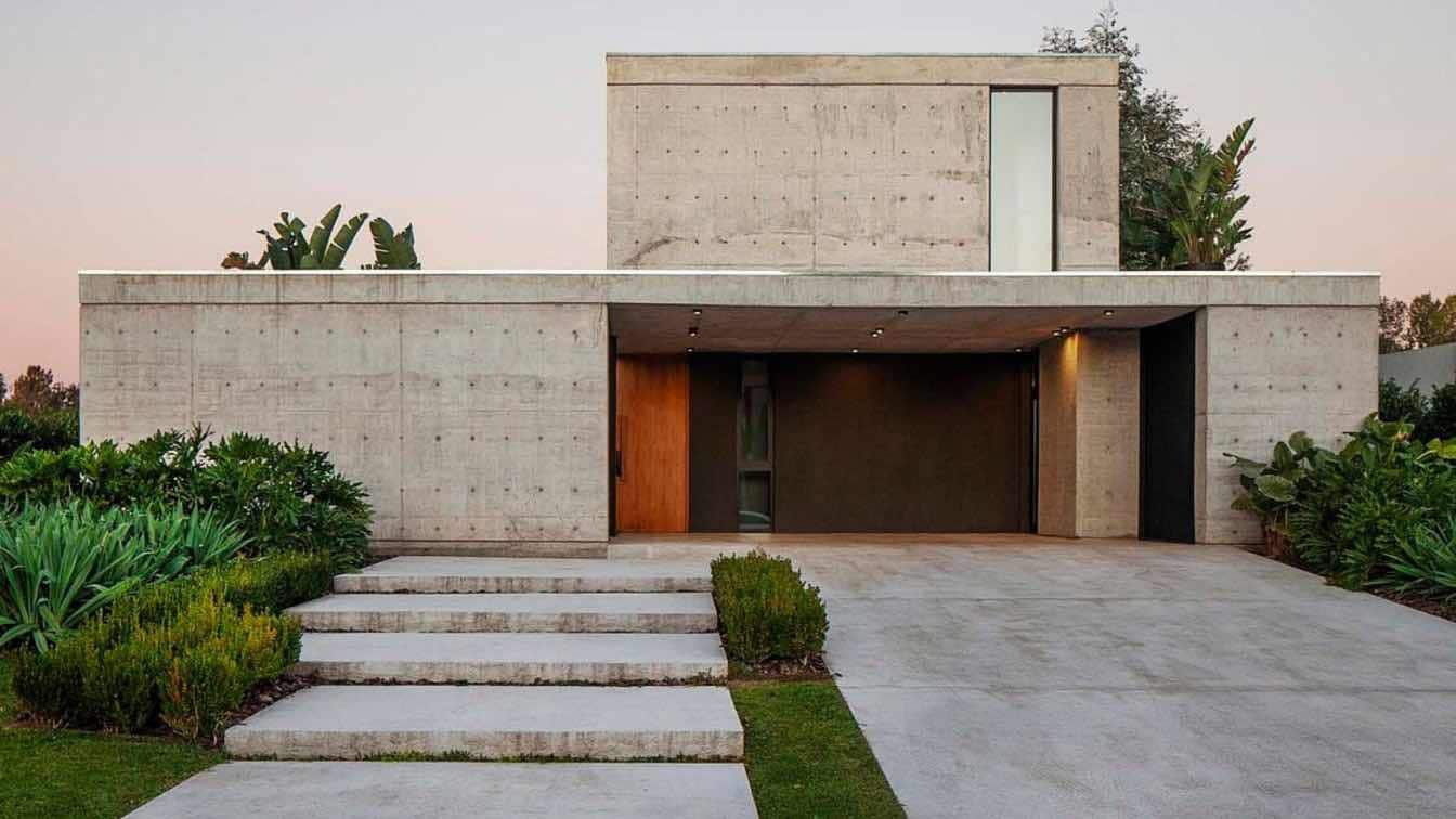 Terra House 192 by LMARQ Arquitectos: Light, Space, and Concrete