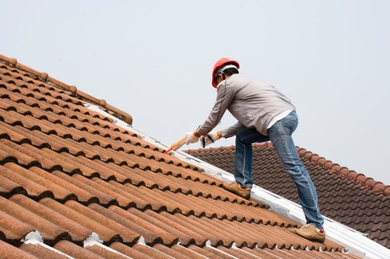 Top Mistakes to Avoid When Hiring Roof Repair Contractors