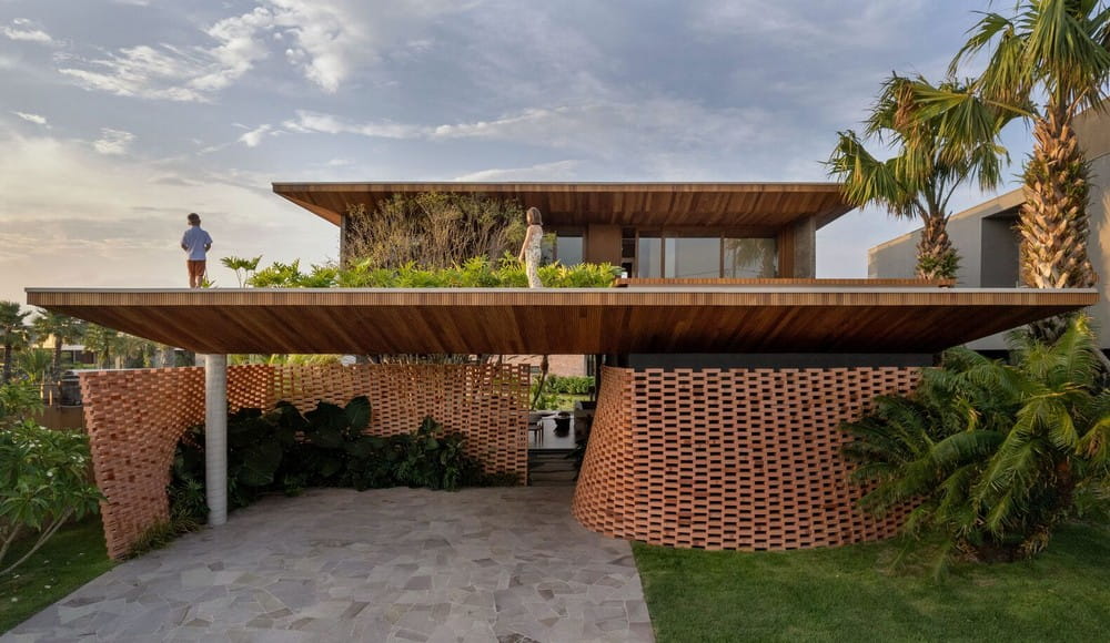 Maré House: A Coastal Residence by Studio Bloco Arquitetura