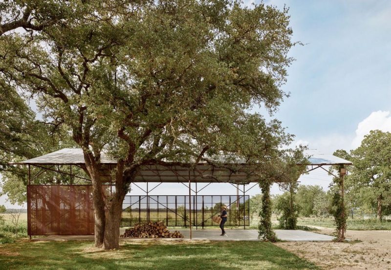 Roam Ranch House / Baldridge Architects