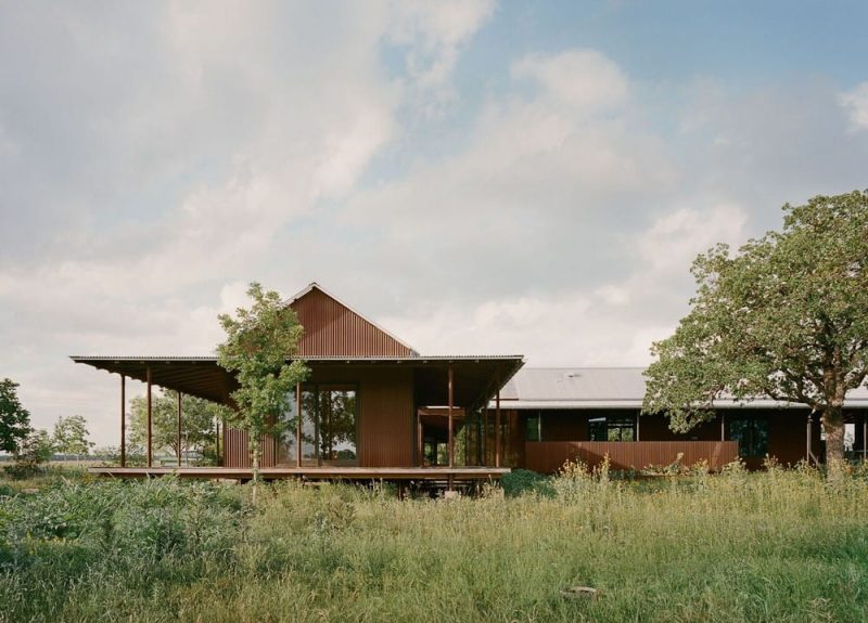 Roam Ranch House / Baldridge Architects