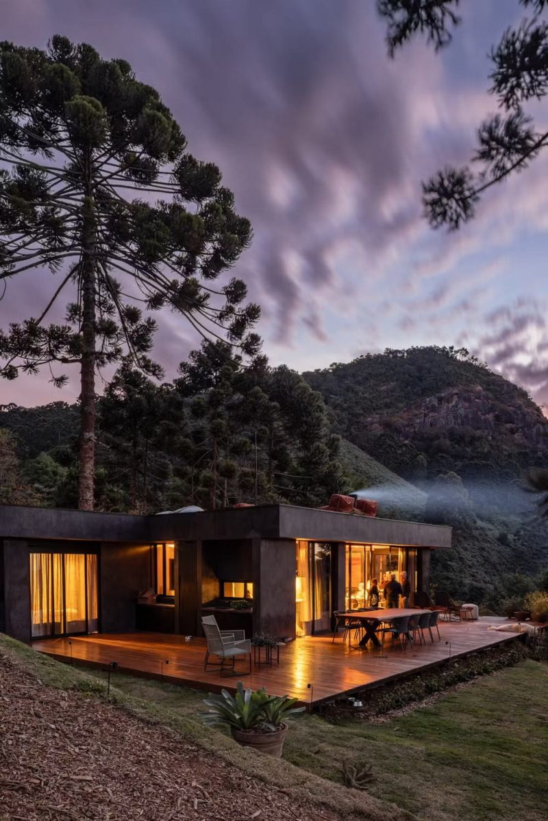 Refugee Mantiqueira Mountains by AMFB ARQUITETURA