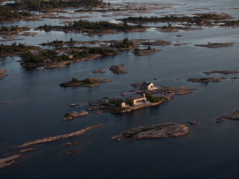 Whistling Wind Island / Akb Architects